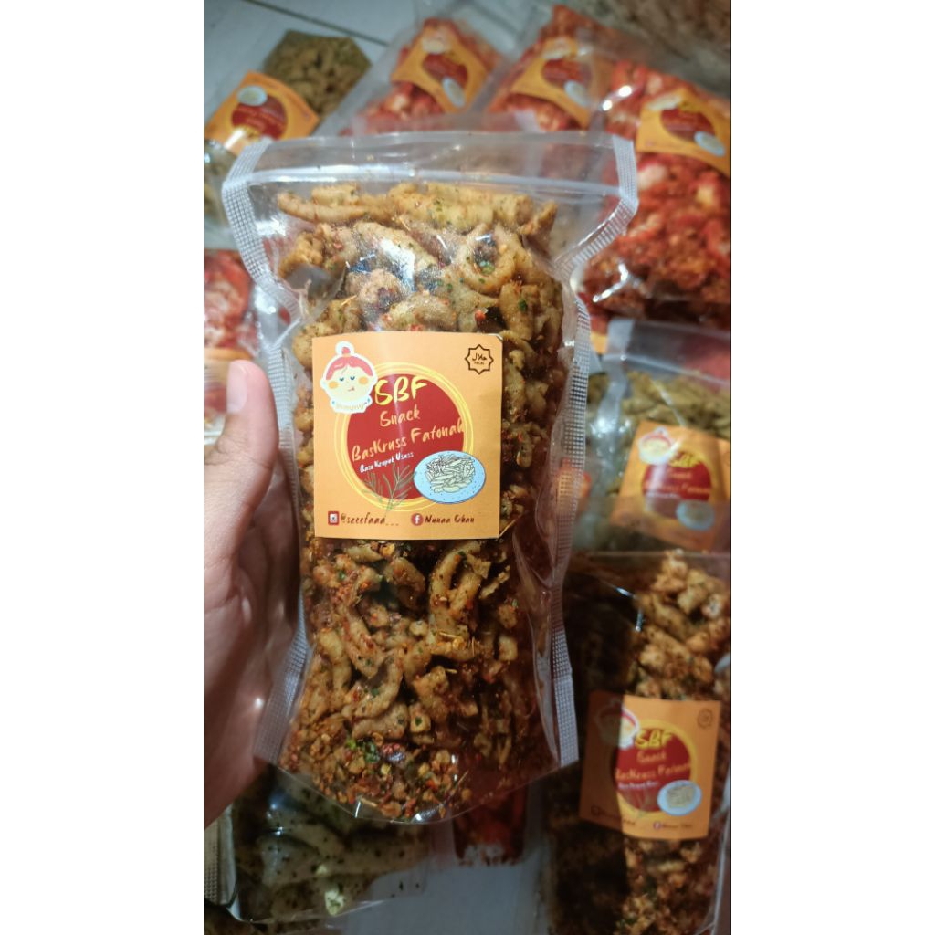 

kripik Usus Pedas Daun jeruk.