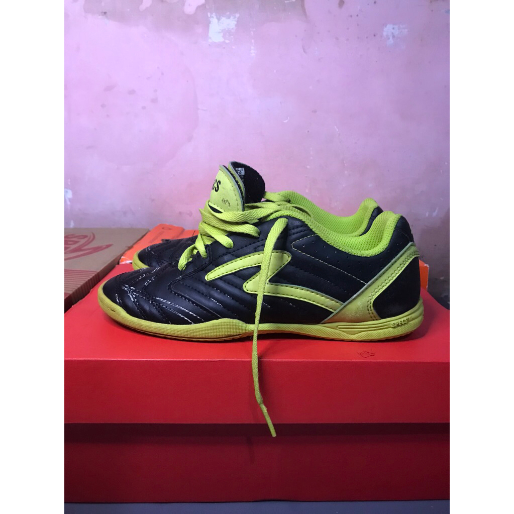Sepatu Futsal anak Specs