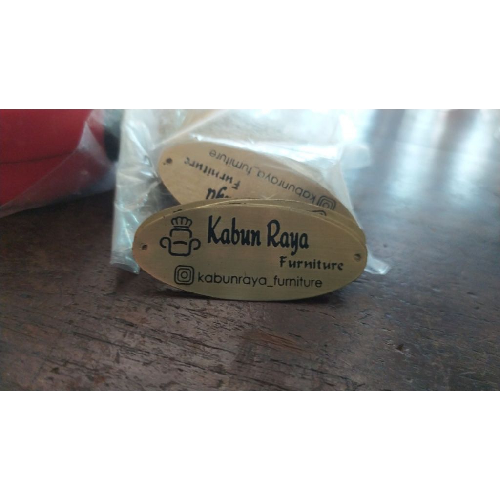 Plat Nama / Logo Custom Bahan Kuningan ukuran 5x2cm – Cocok untuk Mebel, Pintu, Lemari, sangkar, hij