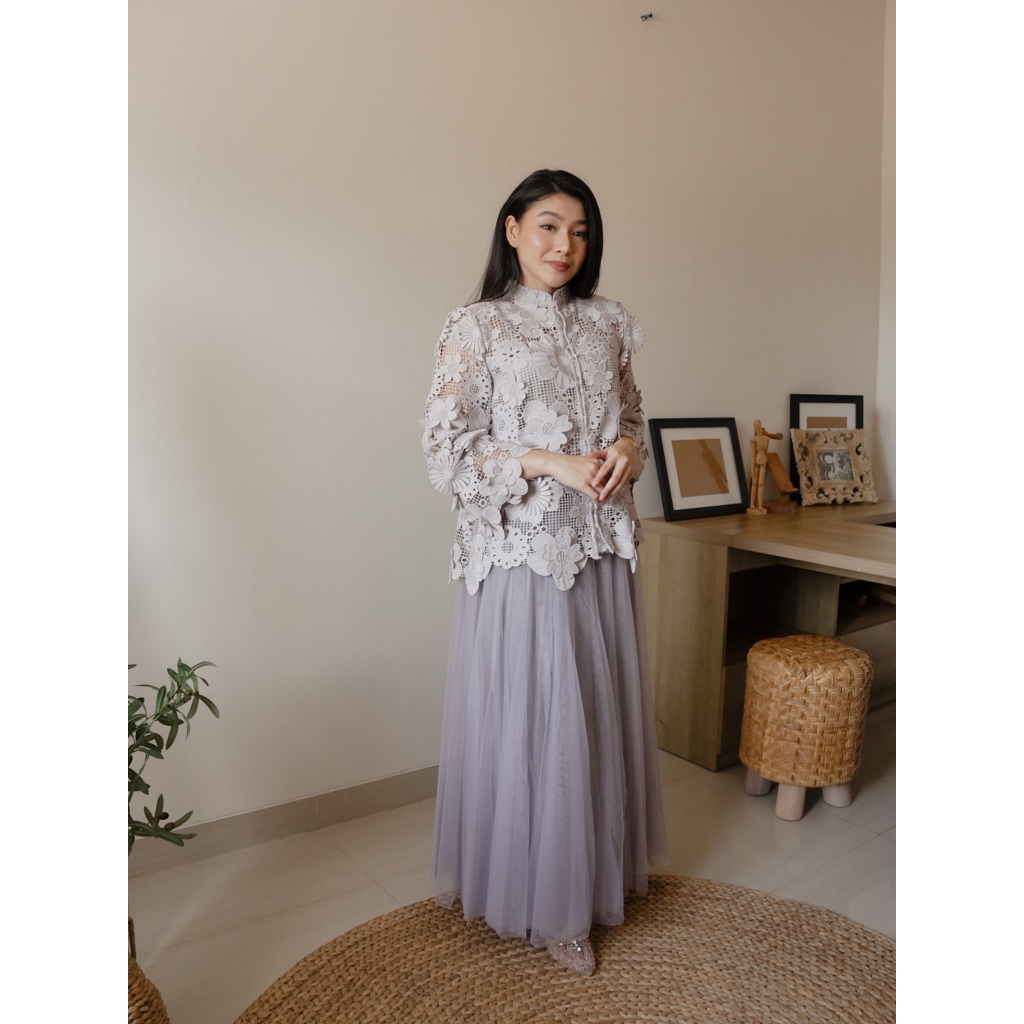 SarahDewanto Kebaya Prada 3D Abu-Abu