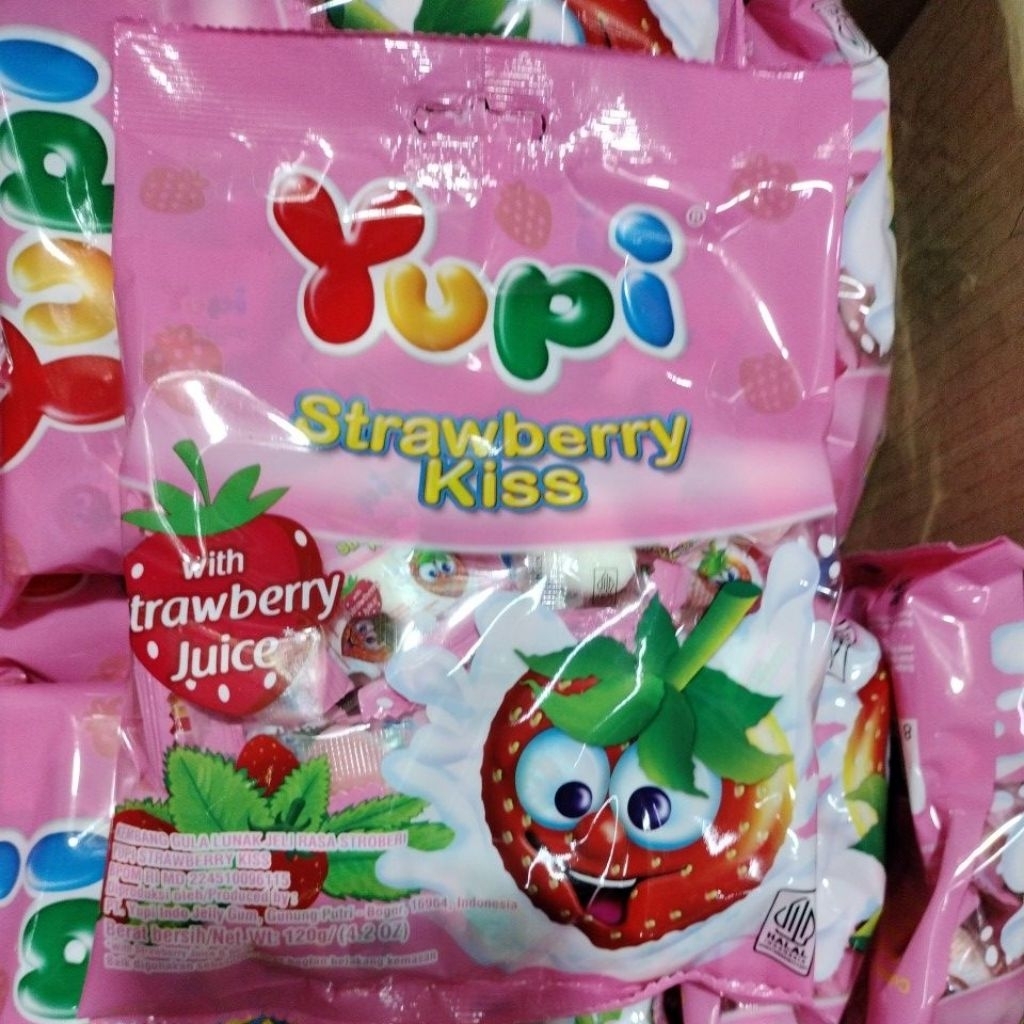 

yupi love strawberry