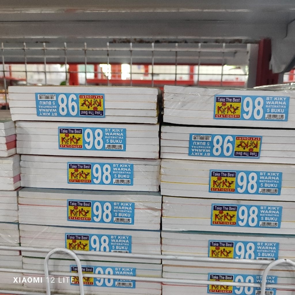

Buku Tulis Kiky 98 lembar satu pak dapat 5 buku