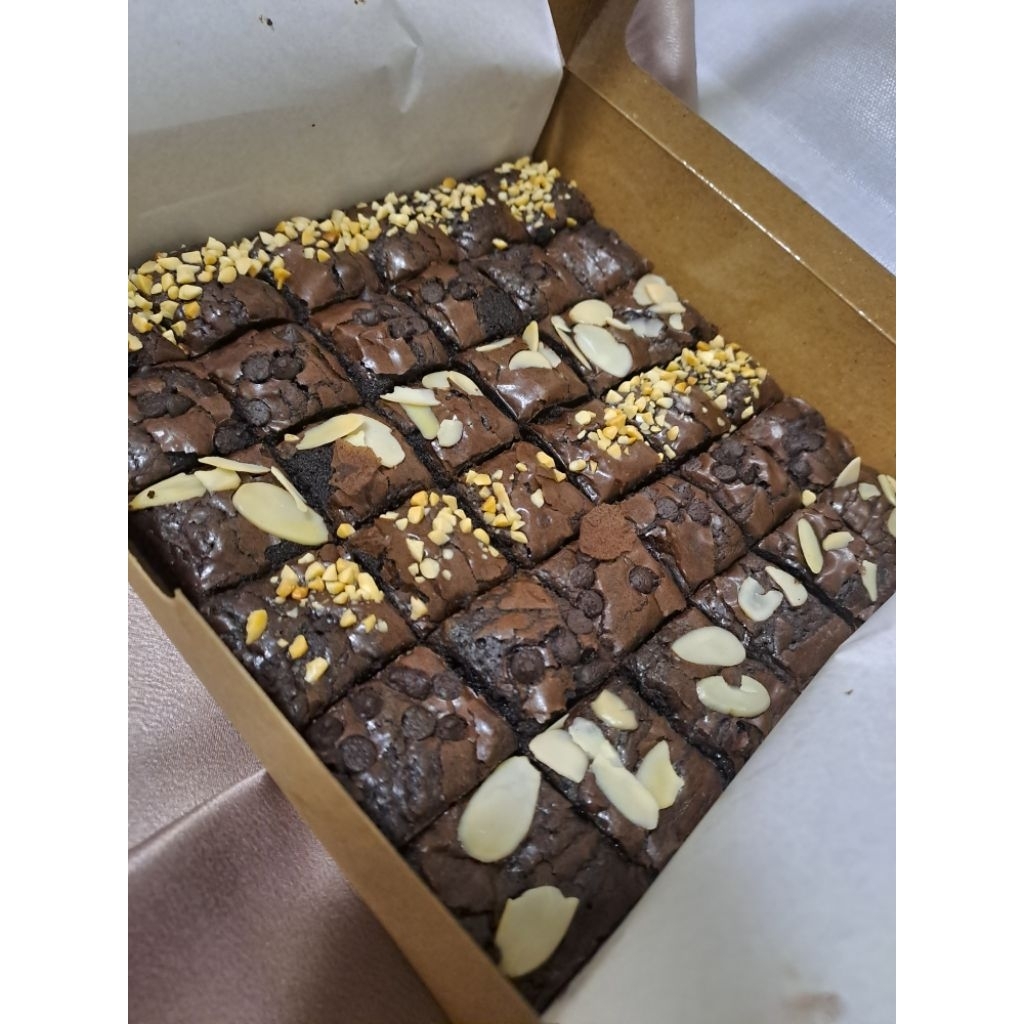 

Fudgy Brownies (Available for Hampers)
