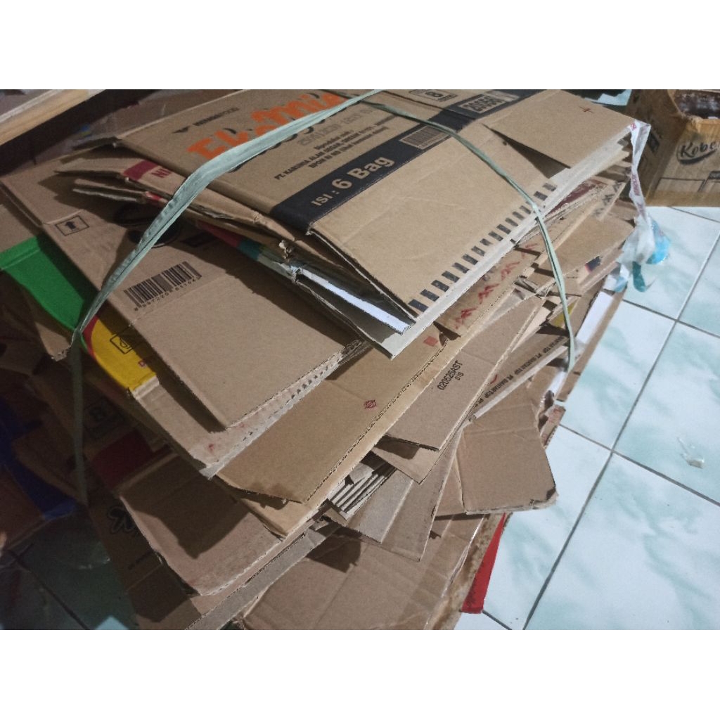 

kardus bekas random pilihan untuk packing 1 kg
