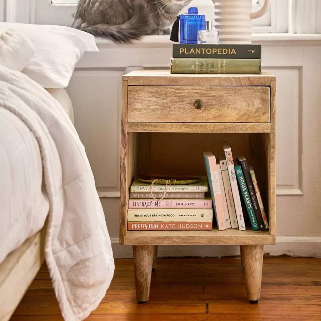 Meja Nakas Display Kayu Mahoni