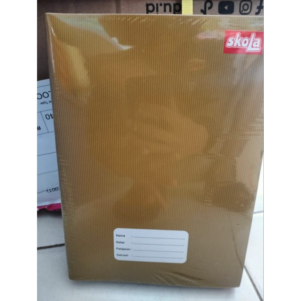

1 Pack ( 10 buku ) buku tulis BOXY SKOLA MOTIF SAMPUL PADI isi 50 lembar