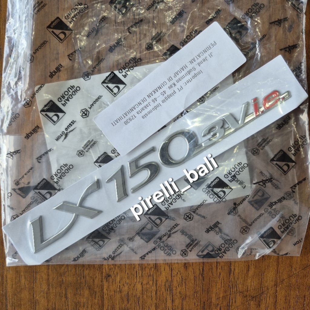 Stiker LX 150 3V ie Original Emblem Sticker Vespa