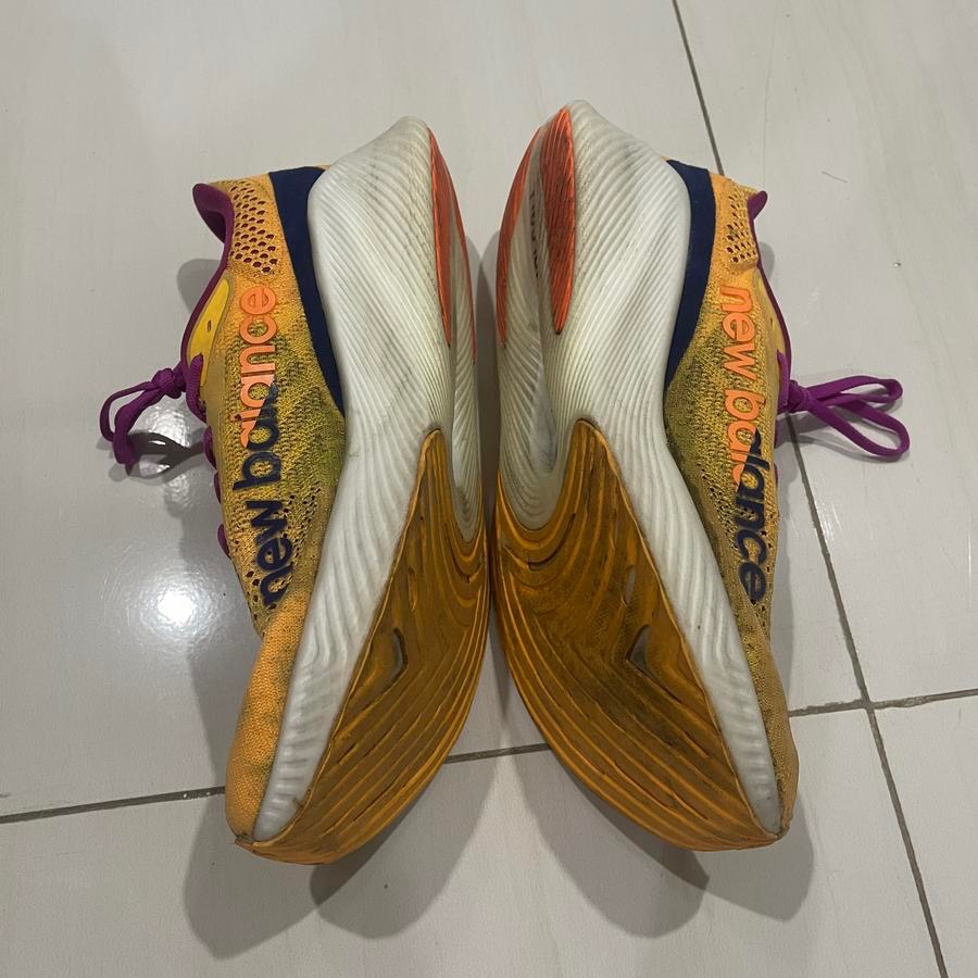 Sepatu Running New Balance Elite V2 Fuel Cell Carbon Plate Original 29 Cm Size 45 EU Bekas