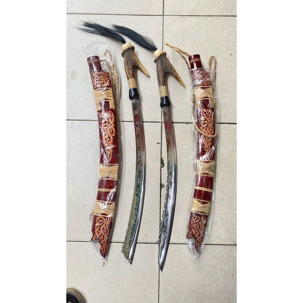 MANDAU BAJA PUTIH GAGANG TANDUK KHAS DAYAK KALIMANTAN