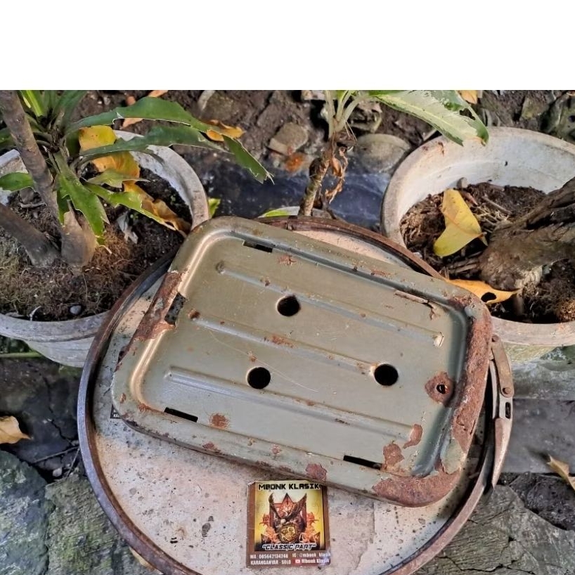 plat jok belakang vespa super sprint ORIGINAL tatakan jok belakang vespa super sprint ORIGINAL