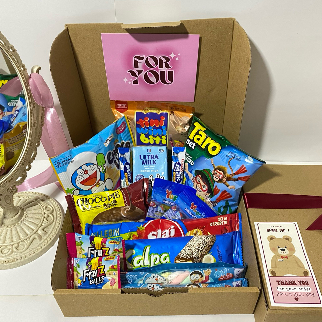 

[ PAKET MURAH PAKET HEMAT HAMPERS SNACK BOX ] Ready Hampers snack / hampers snack ulang tahun / giftbox snack / Snackbox / Kado Wisuda / kado ulang tahun / Gift Box Special Moment / hampers ucapan selamat /Gift box untuk kamu / Hampers Wisuda