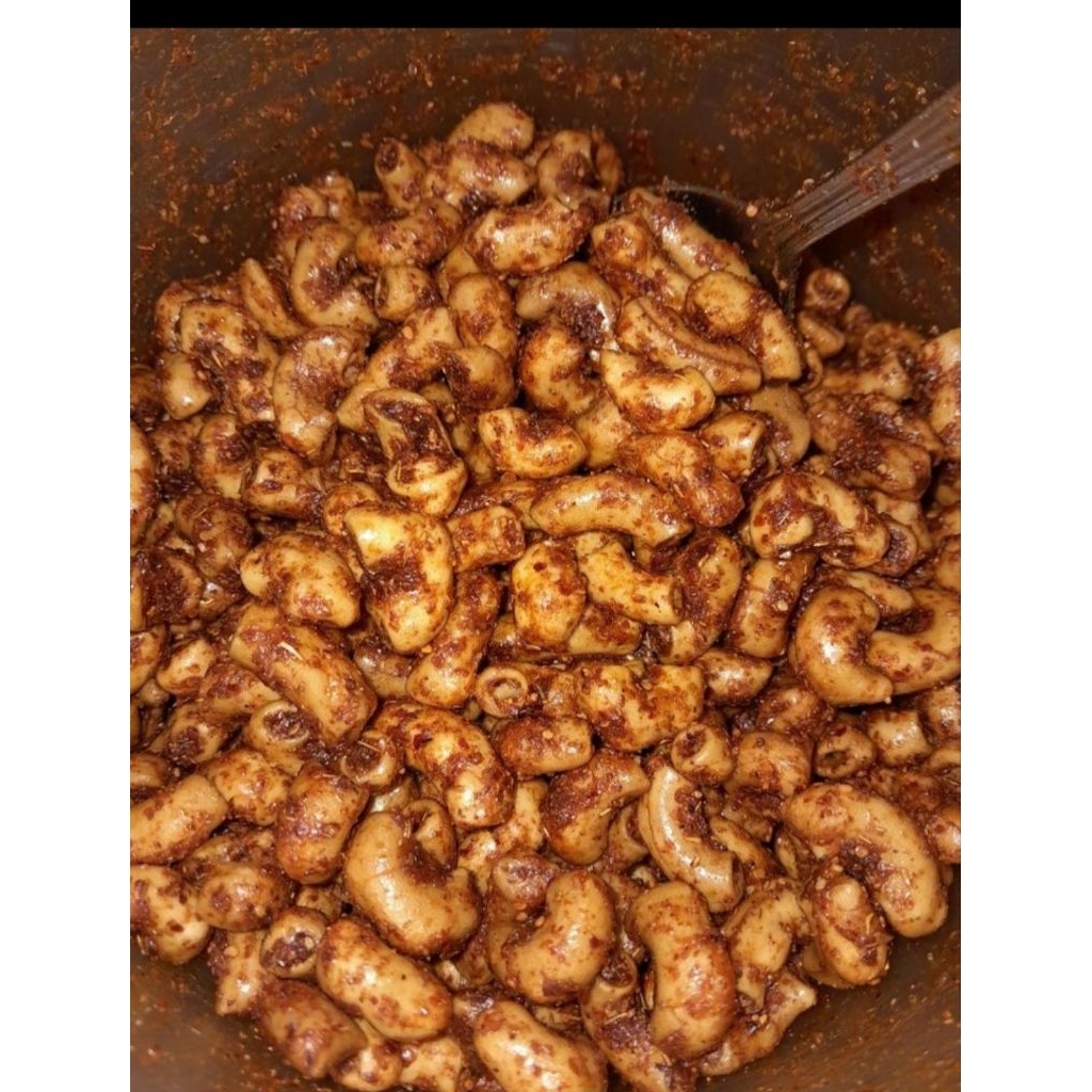 

cemilan makaroni pedas daun jeruk garing viral 100g