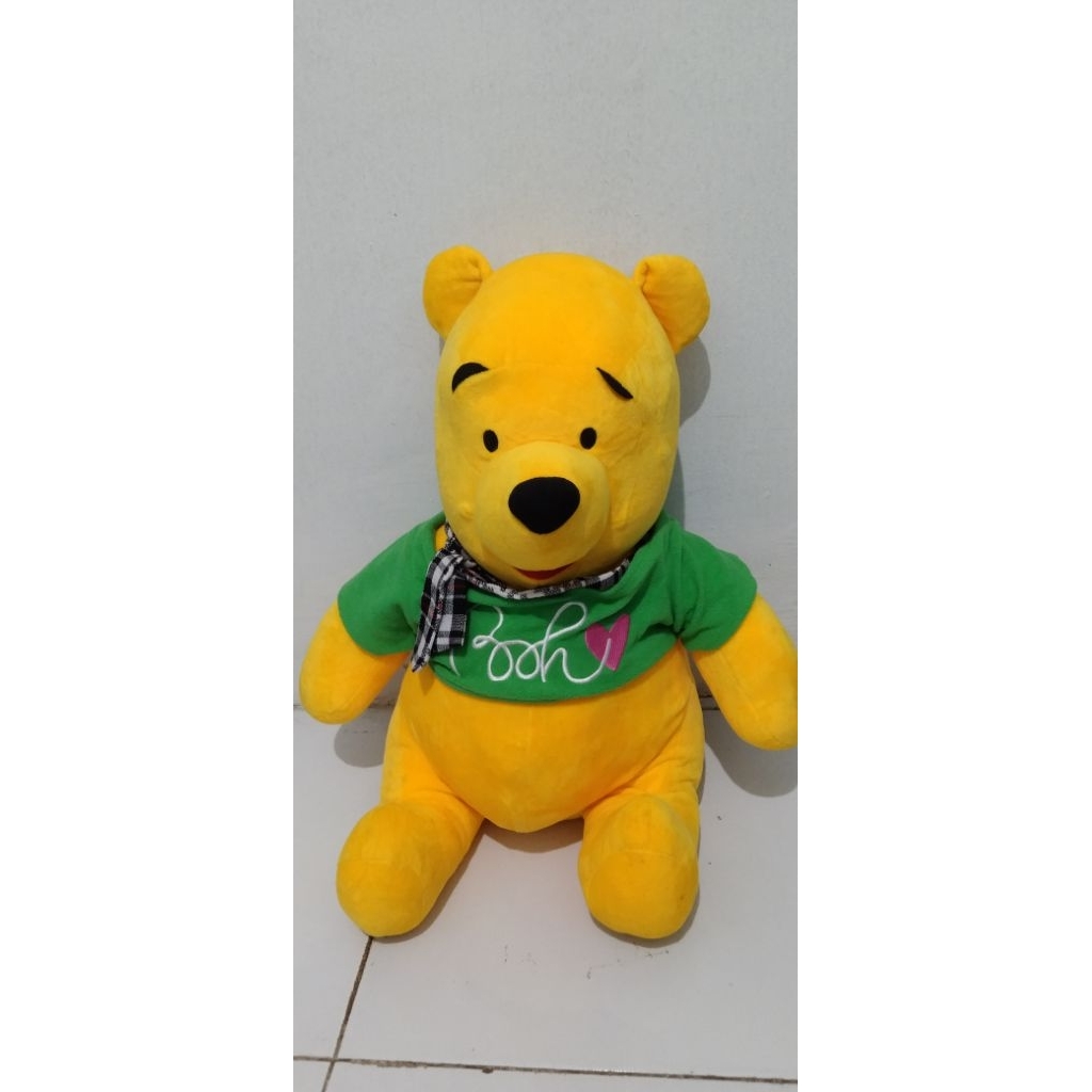 Boneka Winnie the Pooh besar