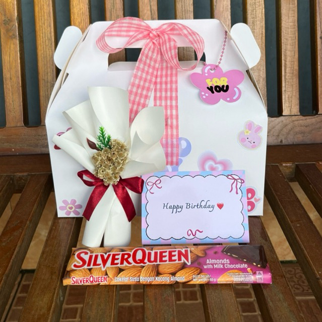 

gable box (ISI SILVERQUEEN & mini BOUQUET FLOWER) gift hadiah hampers wisuda ultah sidang snack custom