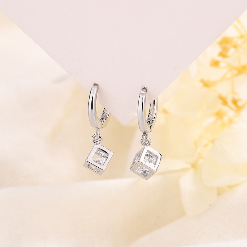 Anting Titanium Anti Karat Berlian Lapis Perak Wanita Korea Perhiasan Aksesoris Anting Gantung Sehar