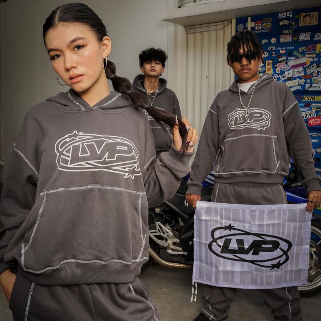 LOVEPLEASURE LVP WORLD - Hoodie Boxy/Sweatpants/Tshirt AMAY