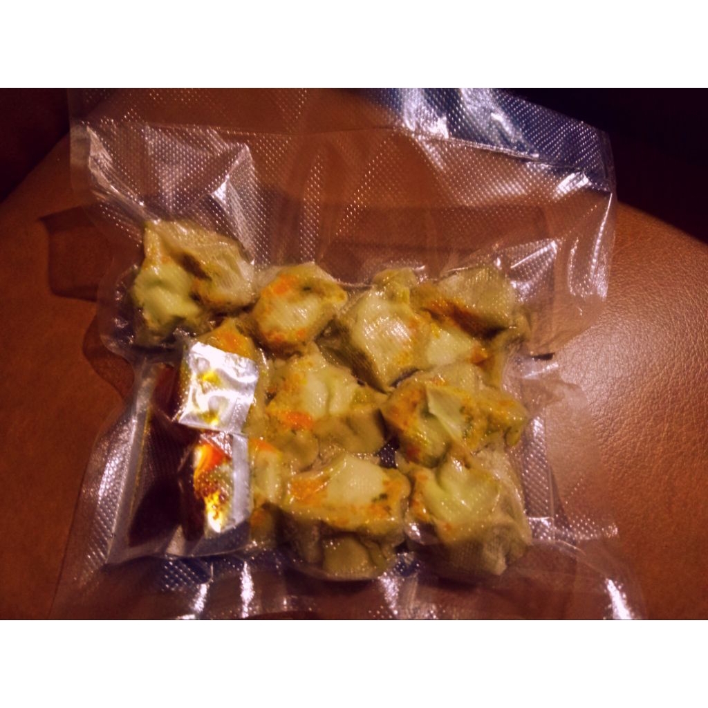 

Dimsum Frozen isi 10 topping keju moza + Chili Oil
