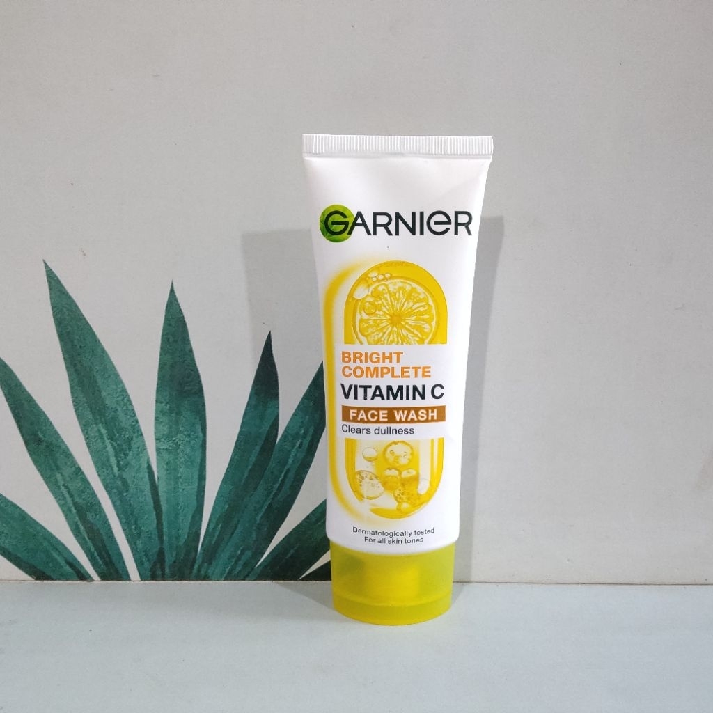 GARNIER Bright Complete Vitamin C FACE WASH 100ml GARNIER face wash 100ml