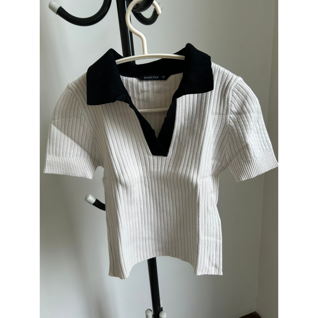 Kaos Knit Wanita Berkerah The Executive - Preloved