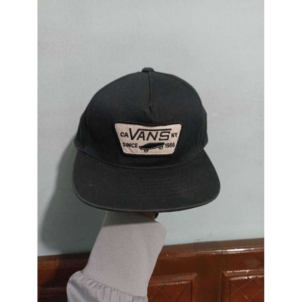 snapback vans