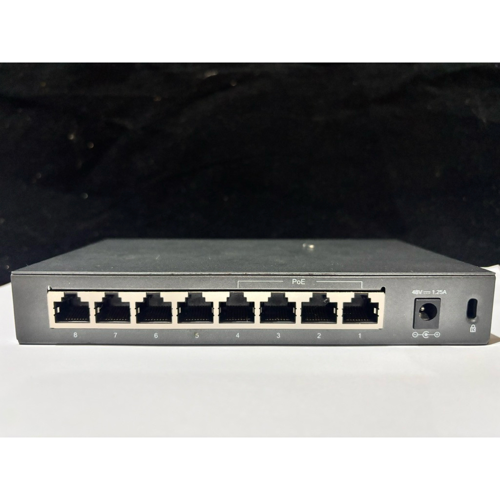 TP-Link 8 ports switch hub 4 LAN 4 PoE 48V 1.25A