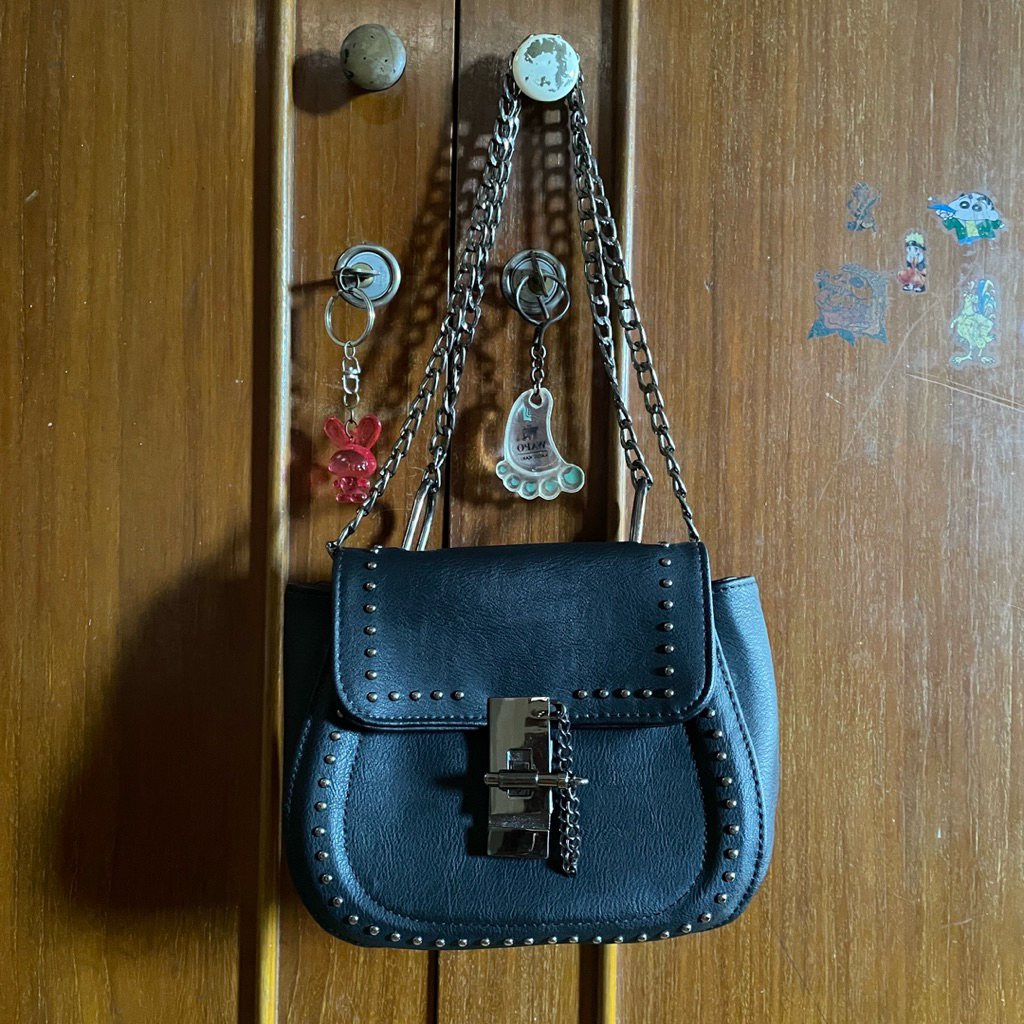 [Preloved] Tas Selempang Sling Bag / Tote Bag Adorable Project / Miniso Tali Rantai Stud