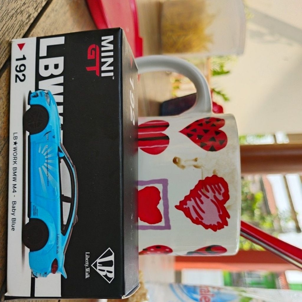 MINIGT LB WORK BMW M4 - Baby Blue MINIGT No.192 LB☆WORK BMW M4-Baby