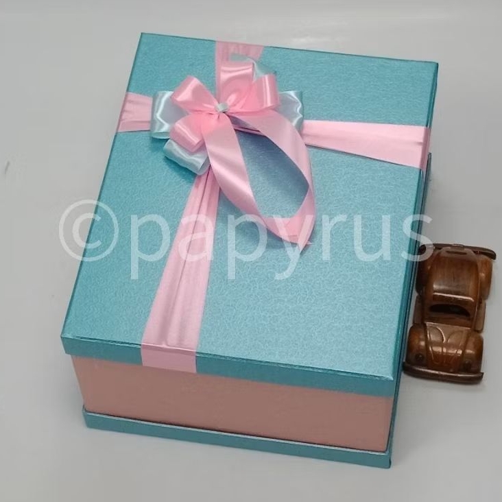 

PAPYRUS Sandwich 25x30 Tinggi 15cm Kotak Kado Gift Box Hadiah V3