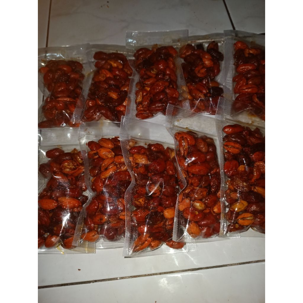 

paket bundling keripik balado kulit melinjo pedas manis/bisa buat dijual lagi