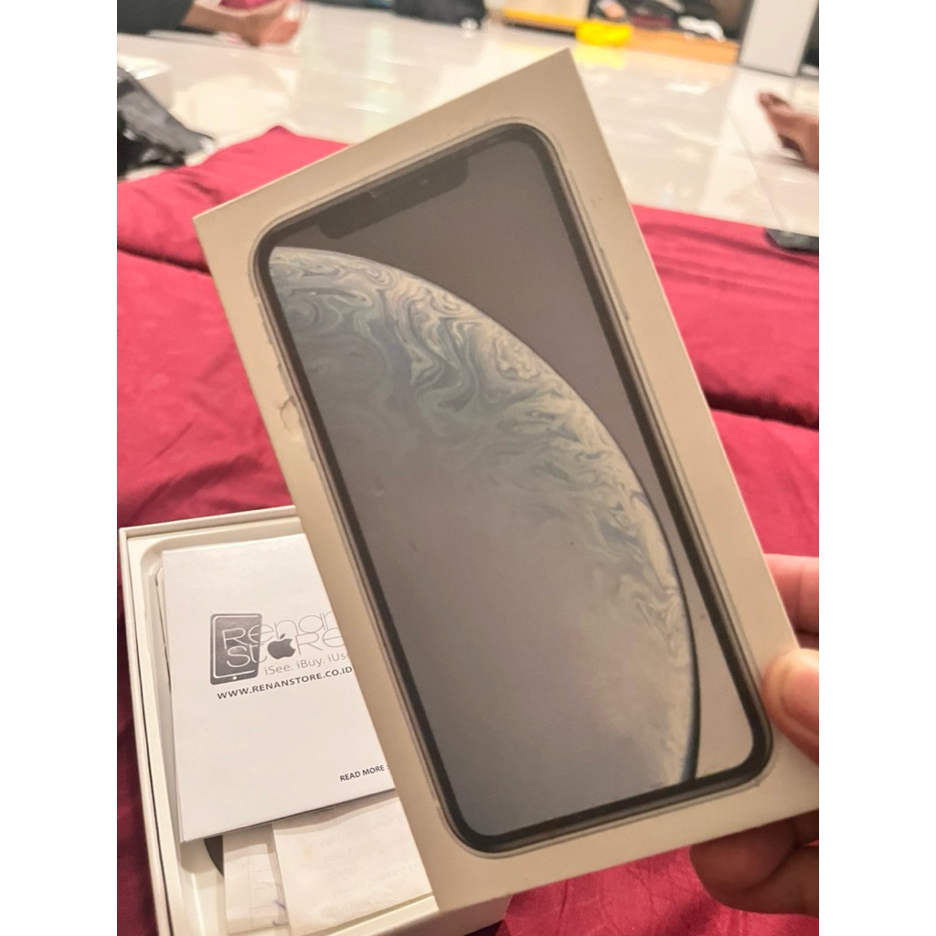 dus box iPhone XR white