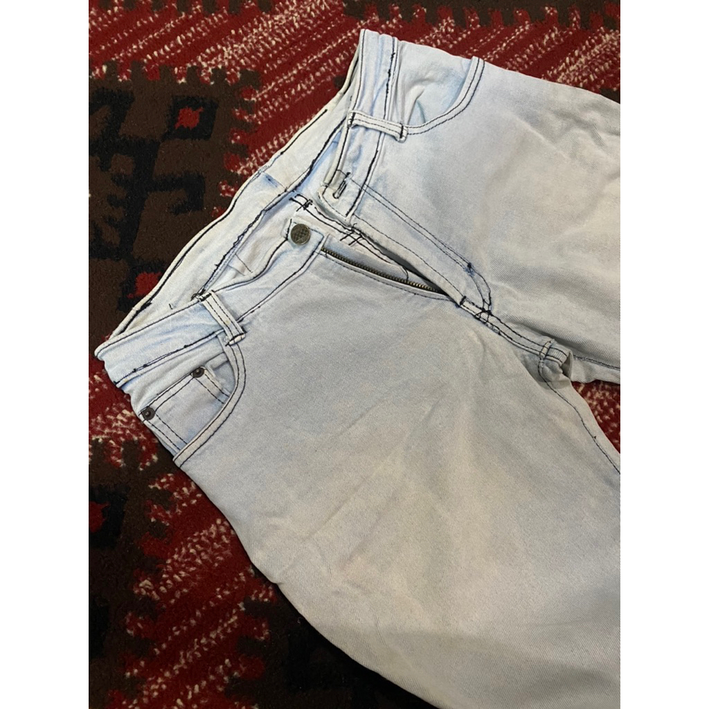 LOGO JEANS PRELOVED