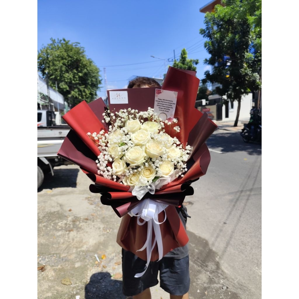 BOUQUET BUNGA MAWAR PUTIH/Valentine Bouquet/Graduation Bouquet/Birthday Bouquet/Bunga Asli Surabaya 