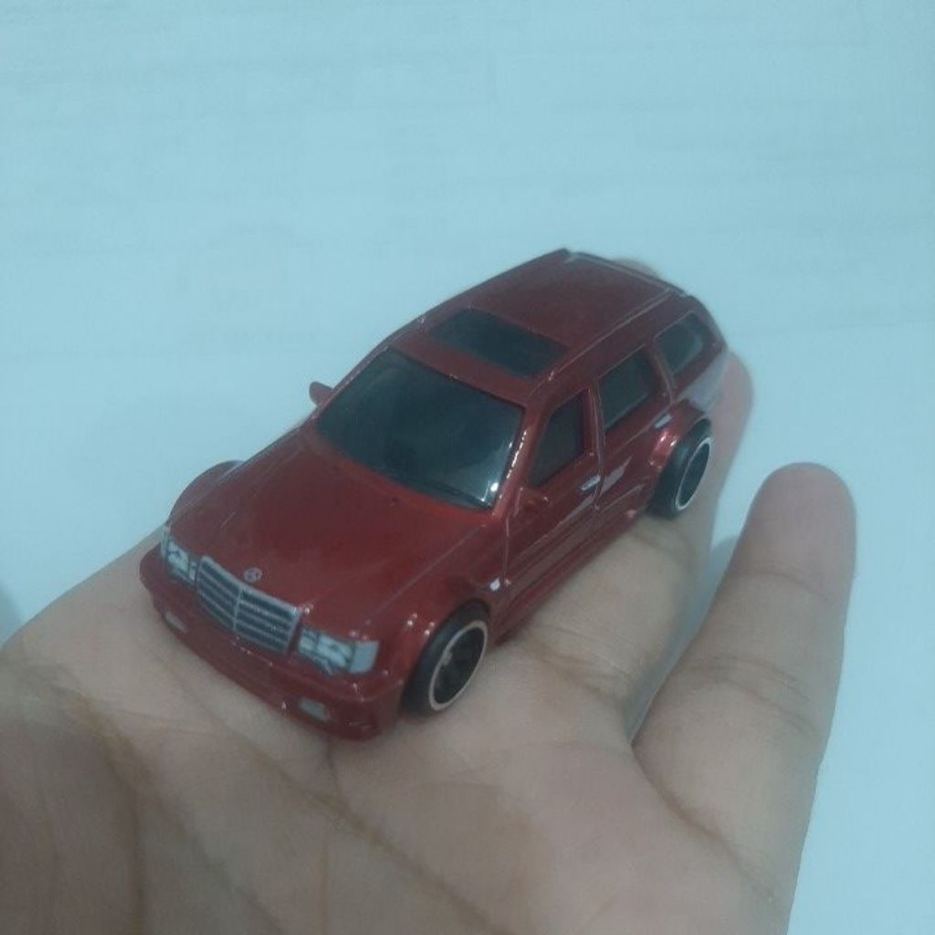 Hot Wheels Mercedes Benz E36 Wagon