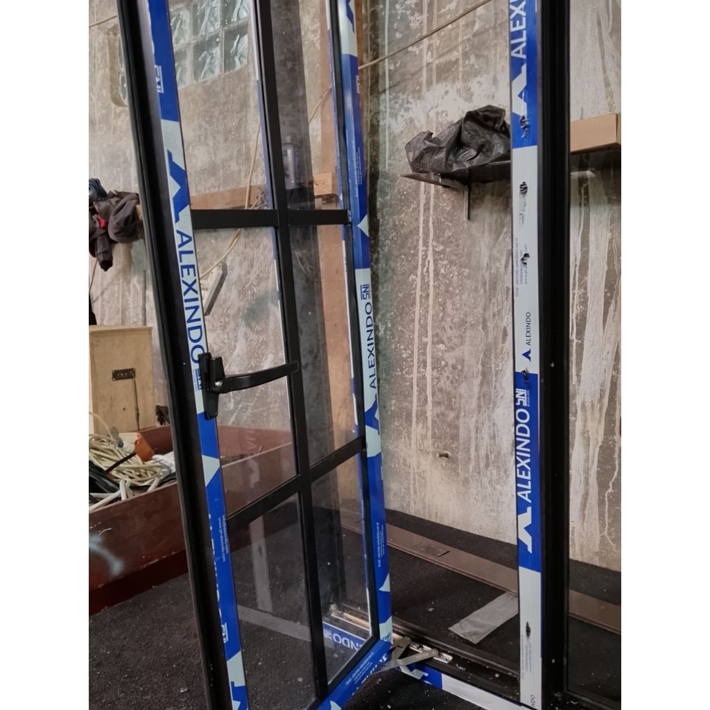 kusen jendela alumunium double swing variasi ornamen clasic