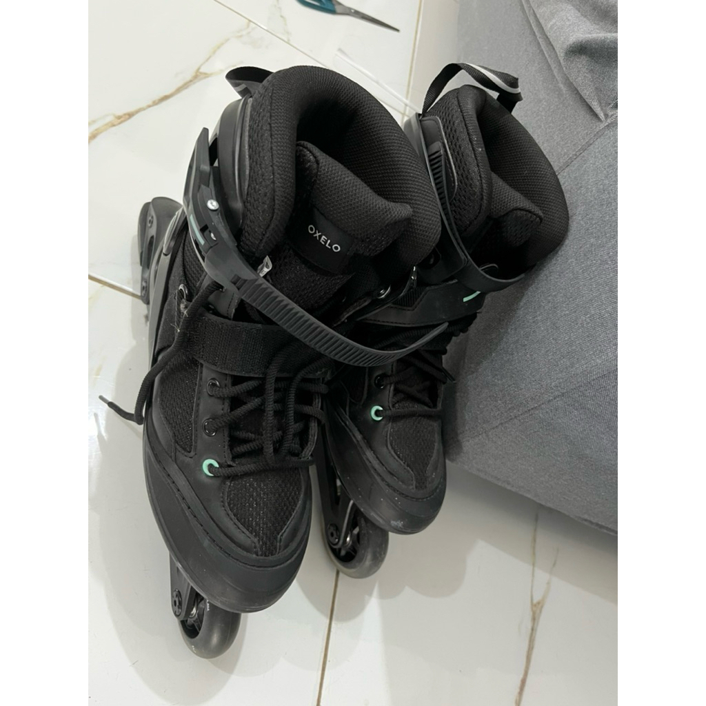 SEPATU RODA DECHATLON PRELOVED (LIKE NEW) NEGO