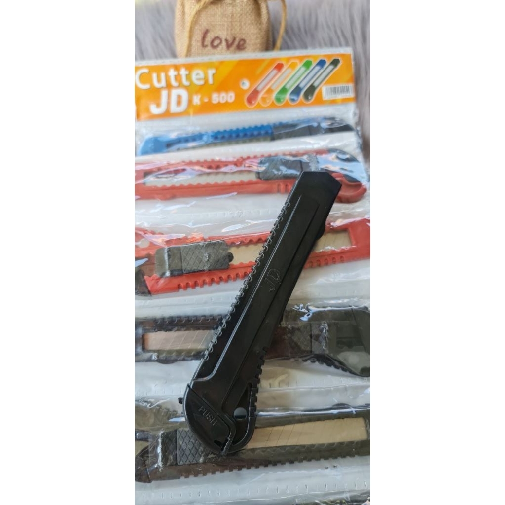 

(1pcs)cutter cuter besar untuk potong kertas kardus dll kuat tajam