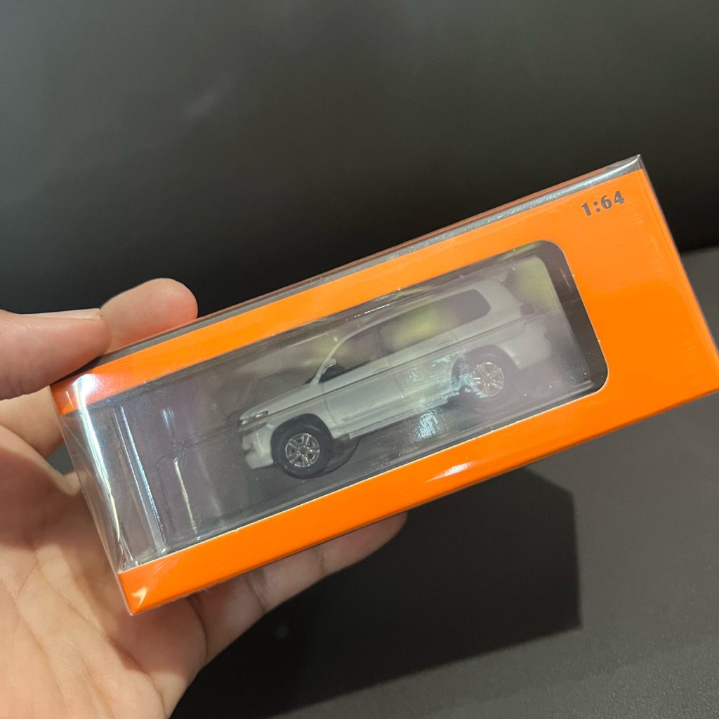 GCD 64 Gaincorp 2015 Toyota Land Cruiser 200 VX200 LC200 White