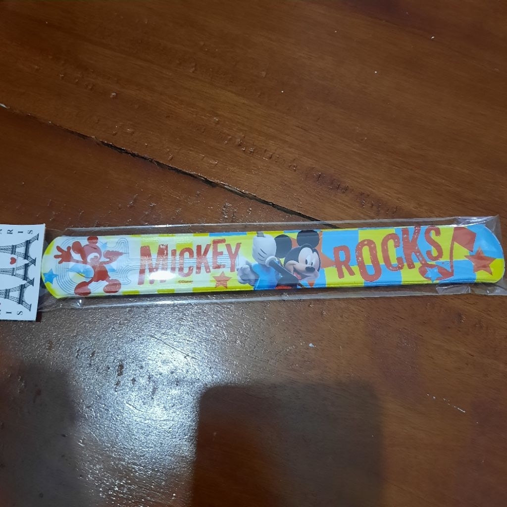 

Alat Tulis Penggaris gelang