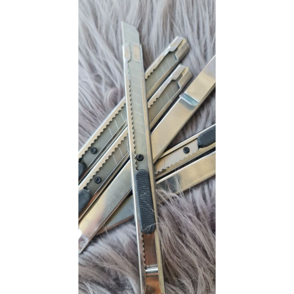 

(1pcs)cutter pisau mini pemotong kertas stainless steel anti karat