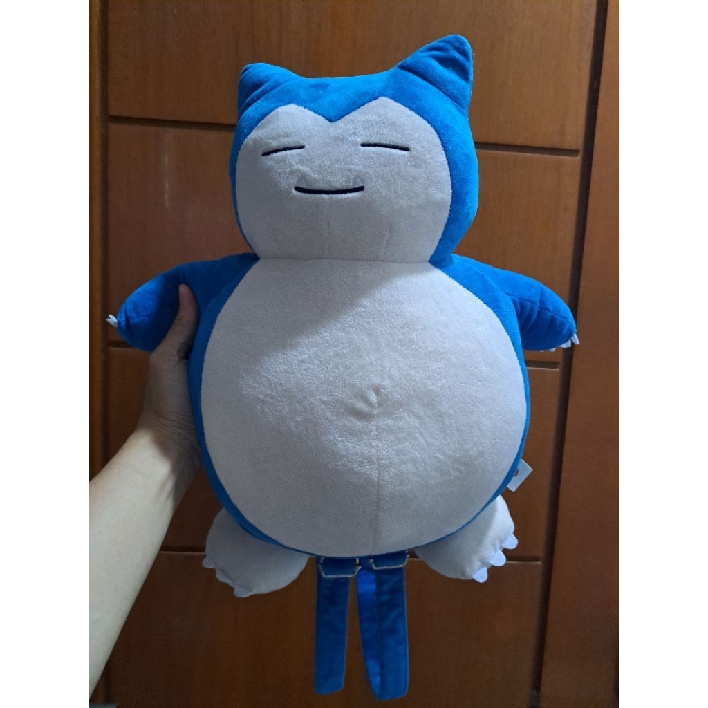Boneka snorlax gendong