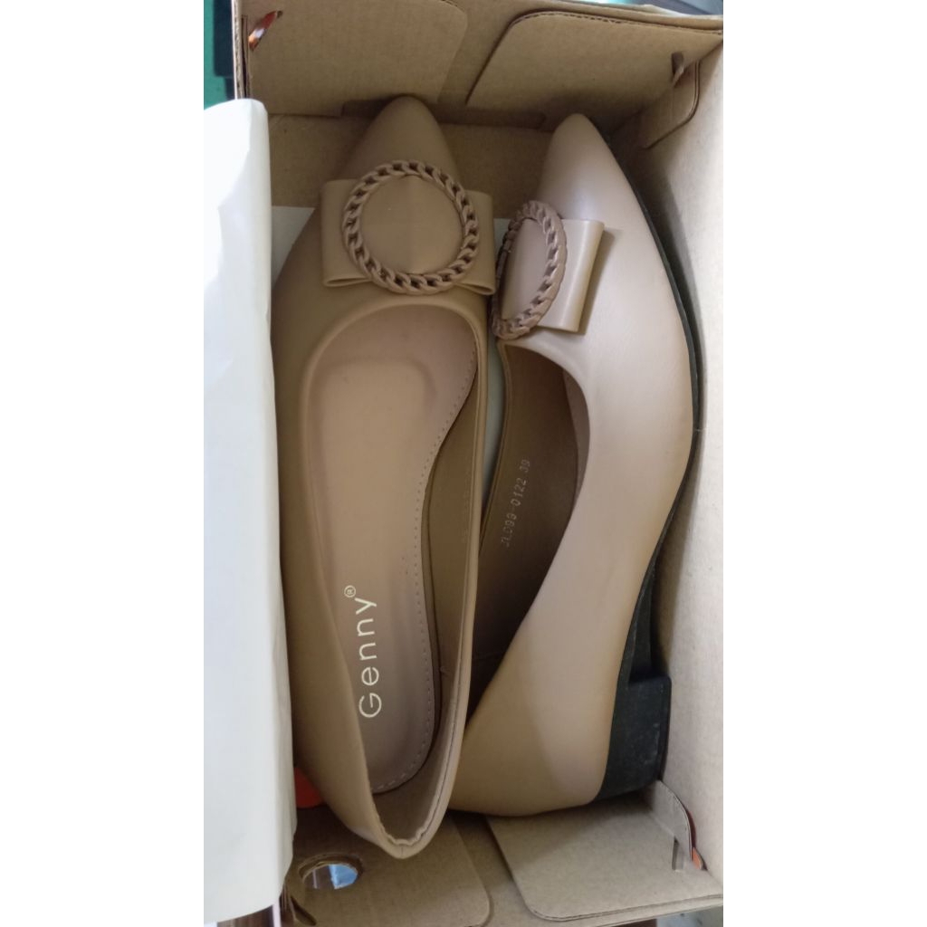 Sepatu flat genny