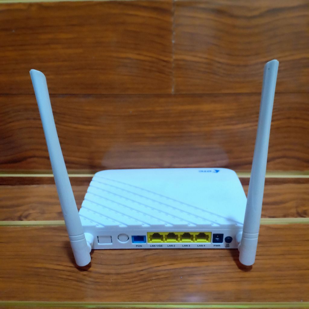 ONT YOTC ONT Opticalink  M8-4010PX Accespoint bonus adaptor