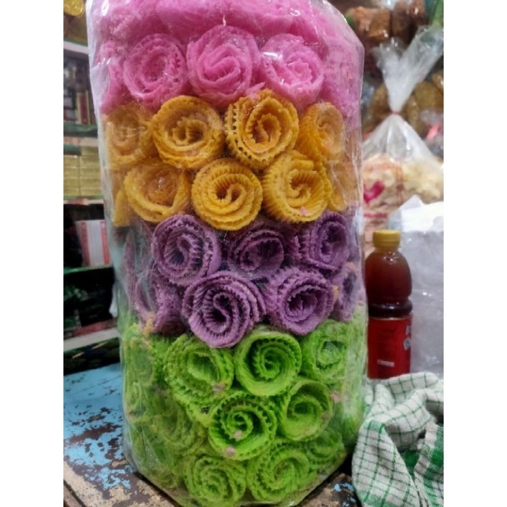 

Camilan opak gambir warna warni