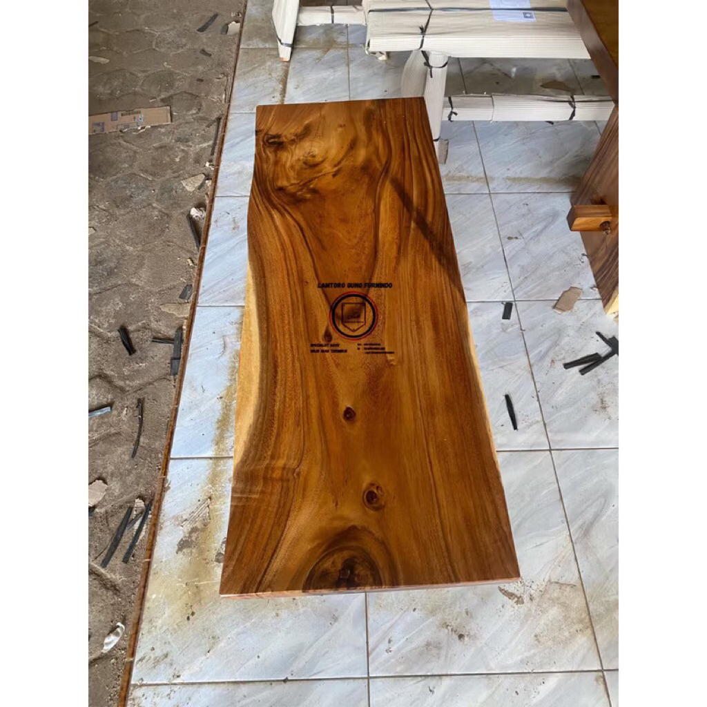

Papan Solid Trembesi (sisi natural)