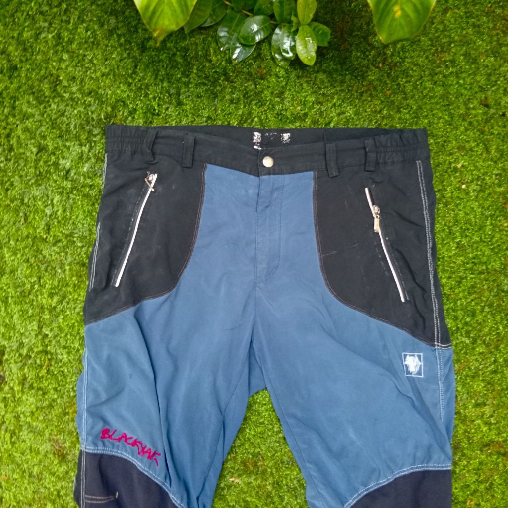 CELANA HIKING BLACK YAK