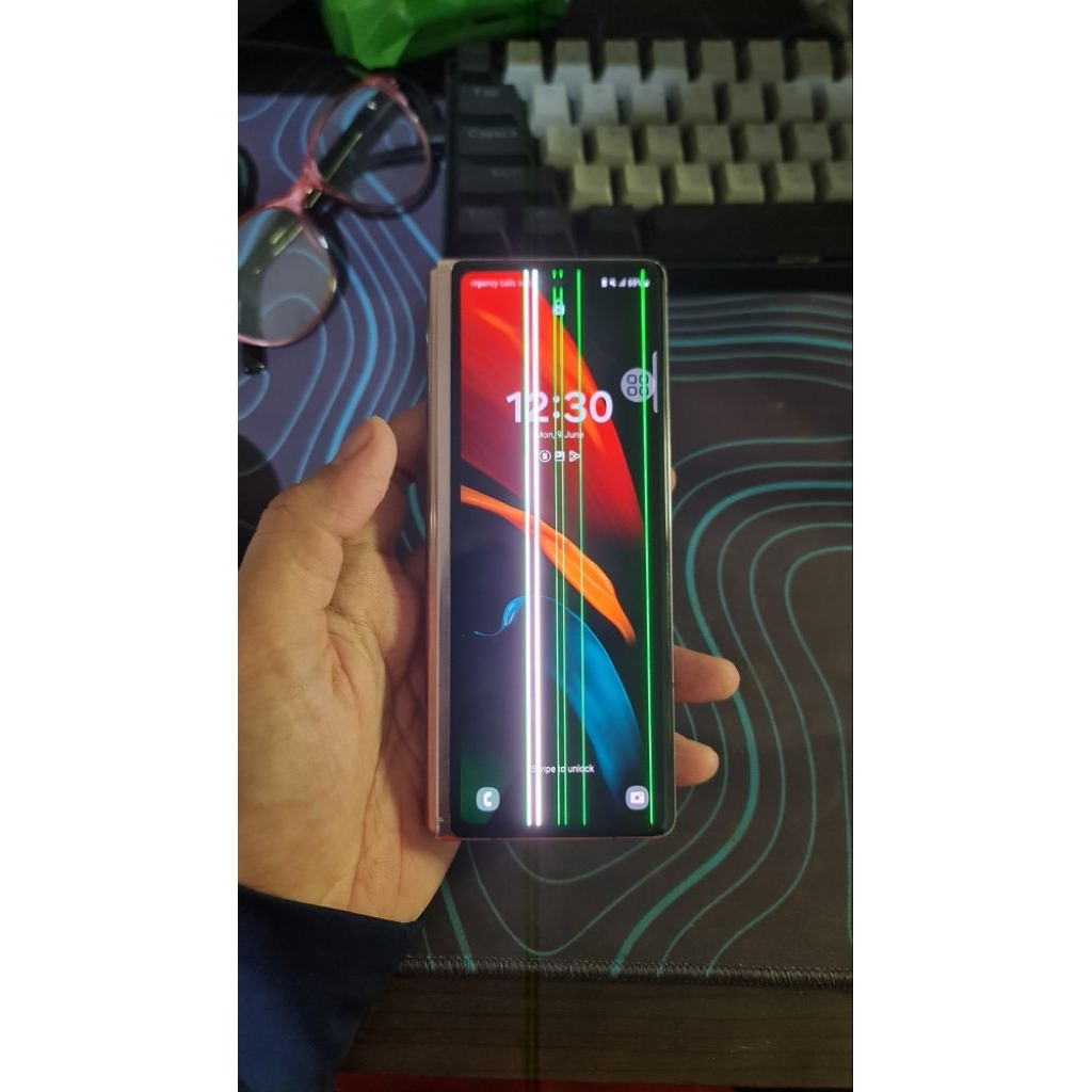 Samsung Z fold 2 minus