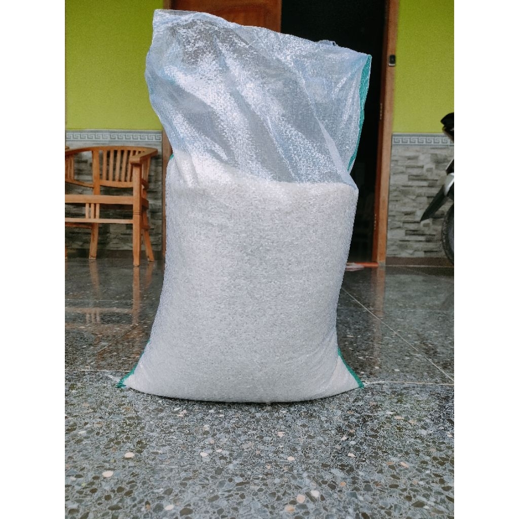 

Beras Berkualitas Harga murah kemasan 20kg jenis padi ip32