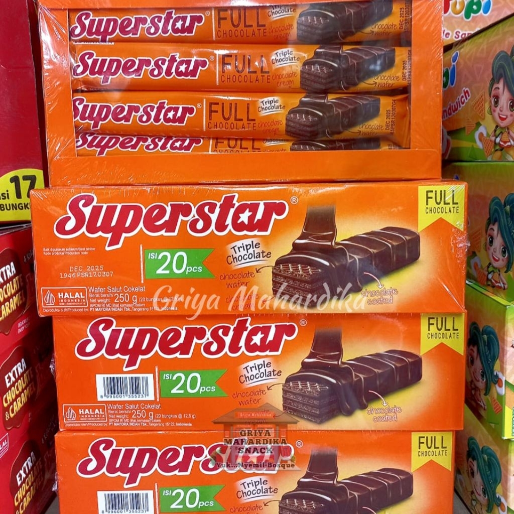 

Wafer Superstar full Chocolate 1 Box isi 20 pcs