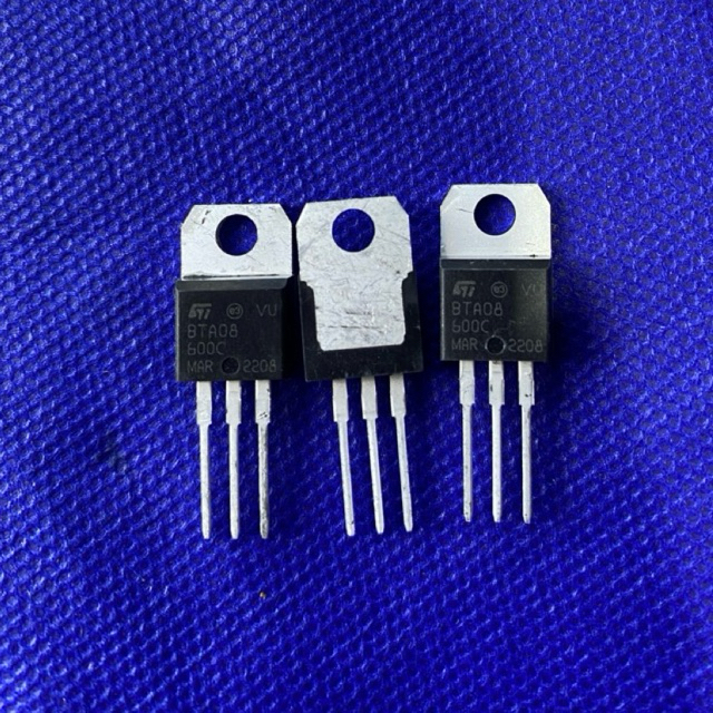 Triac BTA BTA08 BTA08-600 BTA08-600C TO-220 8A 600V