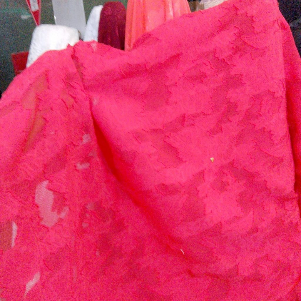 Kain Brokat Transparan Motif Daun Timbul – Warna Fuchsia Cerah - kain meteran